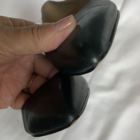 Sam Edelman Size 4 Black Pointy toe Flats with black spikes around heel - Picture 5 of 8